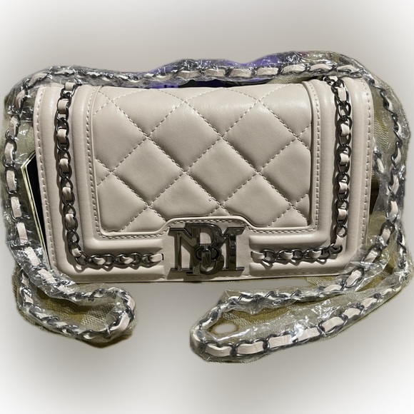 BADGLEY MISCHKA Small Crossbody With Frame and Chain On Cover Off White NWT - Picture 4 of 4